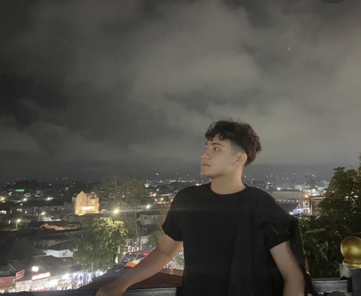 Foto Kerja Adam Maulana